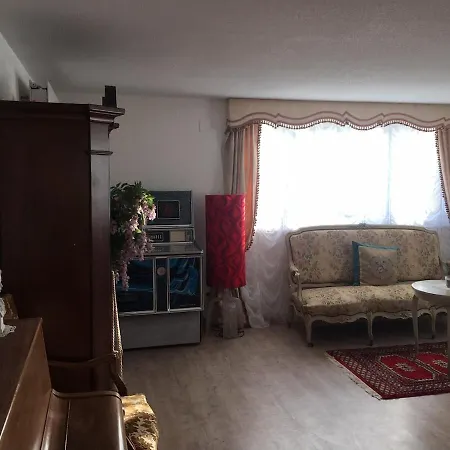 דירה Dream In Basement With Private Bathroom *